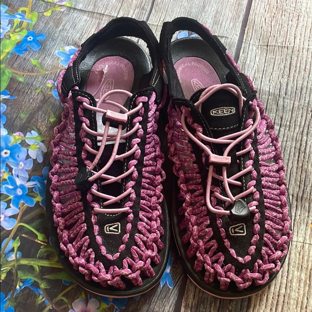 KEEN Women's Pink and Black Sandals